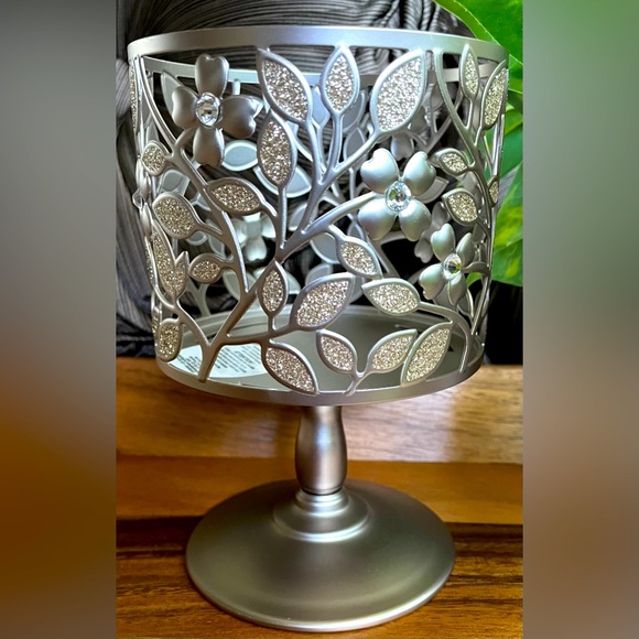 Beautiful Bath & Body Works 3-Wick Candle Holder, NWT! - Picture 1 of 6